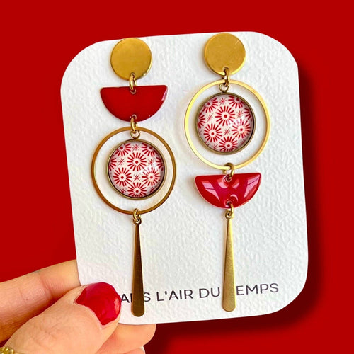 Boucles d'oreilles asymétriques motif rouge et blanc finition dorée