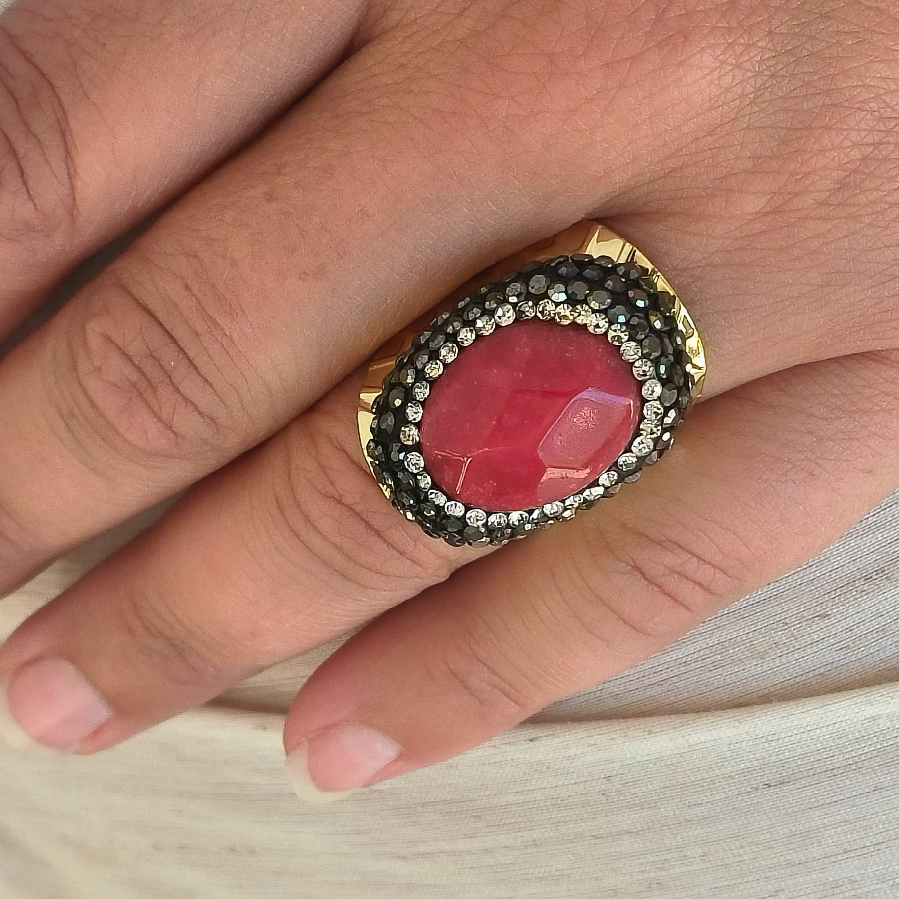 Bague Dorée Strass avec Pierre rouge