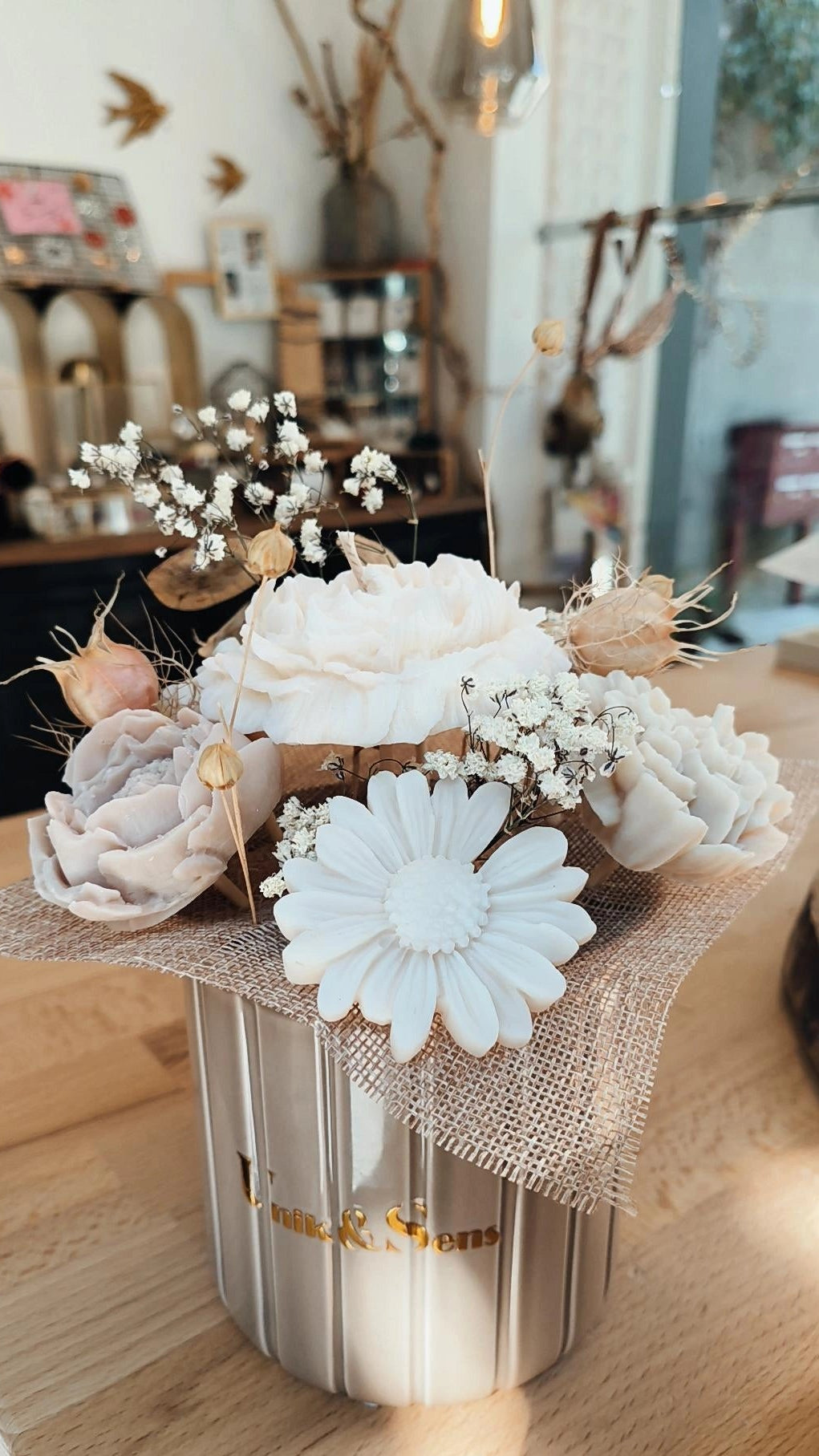 Bouquet de fleur beige et blanc en bougie parfumée boutique le mans bougie 