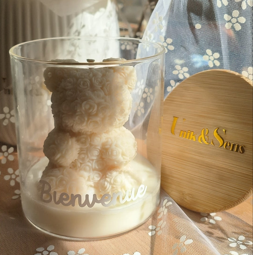 Bougies en forme d'ours avec des petites roses sculptées, dans pot personnalisé pour cadeau de naissance, cadeau pour marraine, future mamie, baptême .... 