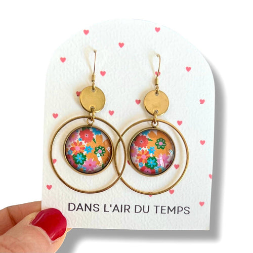 Boucles d'oreilles créoles fleurs multicolores seventies, finition dorée