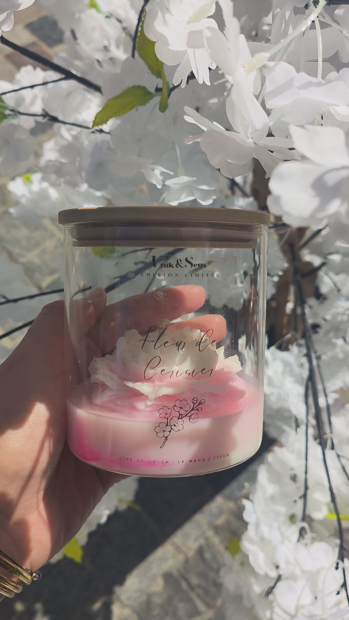 vidéo bougie fleur de cerisier Unik&Sens Le Mans bougie artisanale, bougie fleurie rose et blanche pivoine fleur de cerisier cadeau originale artisanale cire vegan